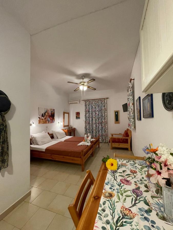 Villa Gelly's Studios Alikí Esterno foto